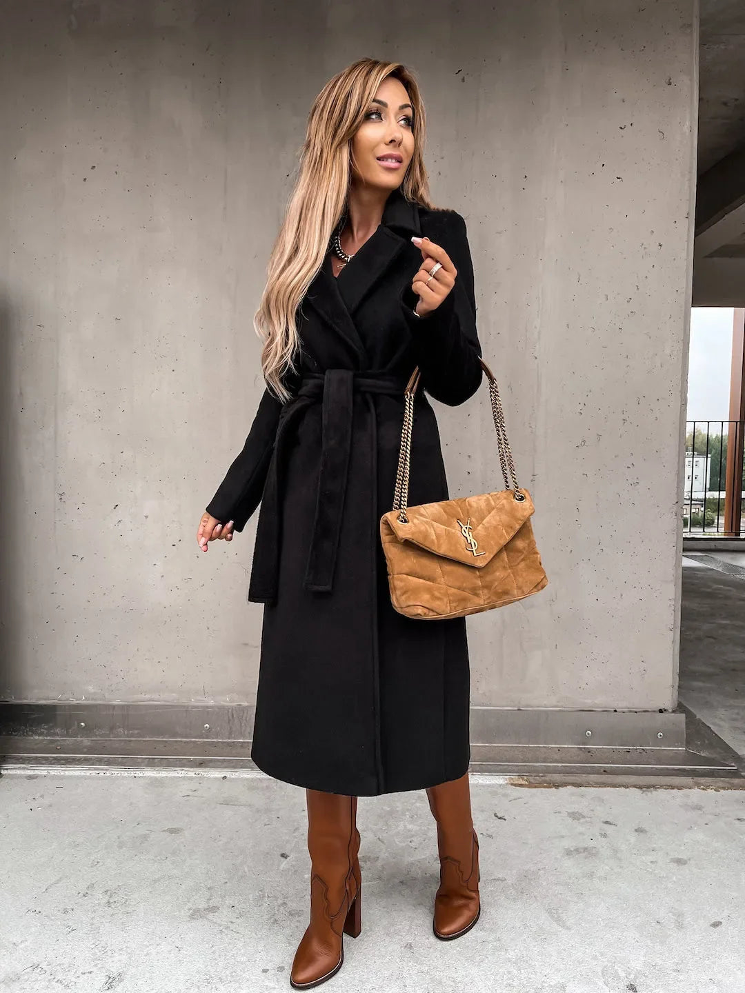 Amora Classica – Elegant Wool Coat