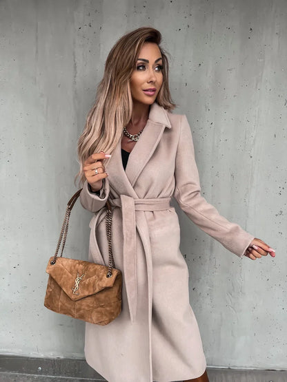 Amora Classica – Elegant Wool Coat