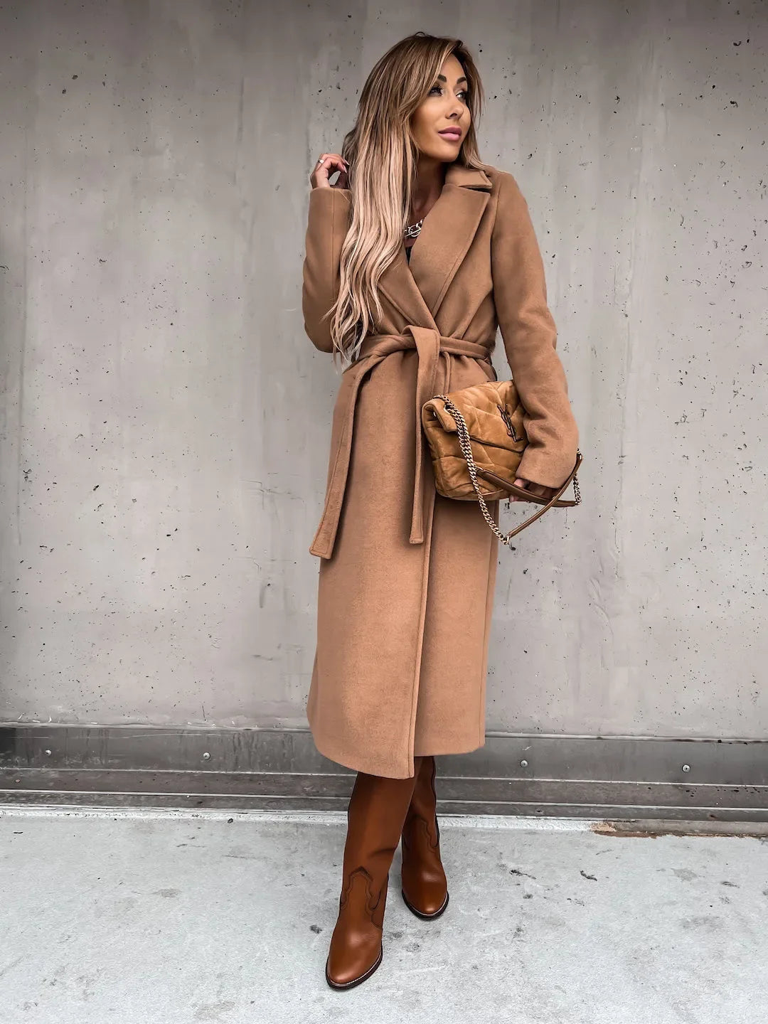 Amora Classica – Elegant Wool Coat